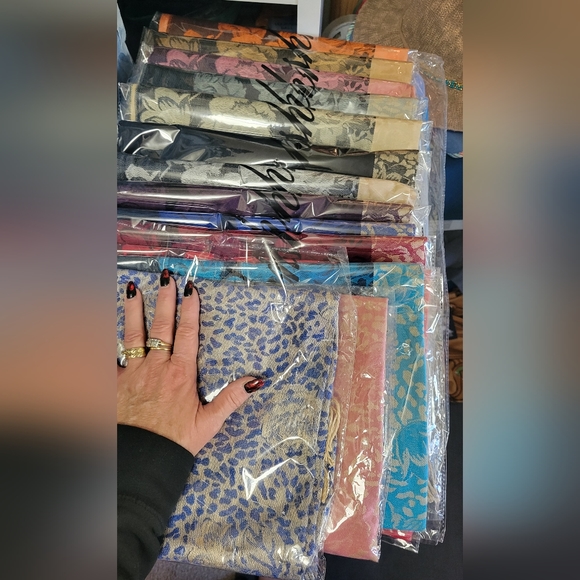 Women's new Pashmina "Orange" roses & cheetah print scarf with tassles. - Picture 3 of 12